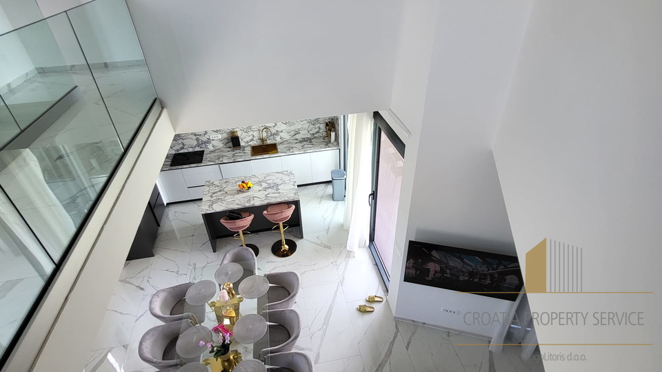 Elegante Villa mit Pool 50 m vom Strand in Privlaka entfernt!