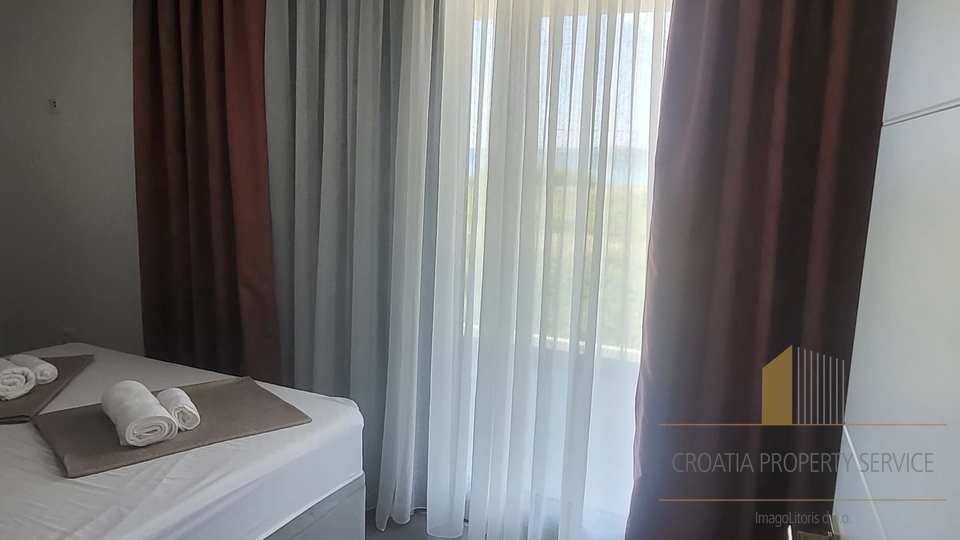 Elegante Villa mit Pool 50 m vom Strand in Privlaka entfernt!
