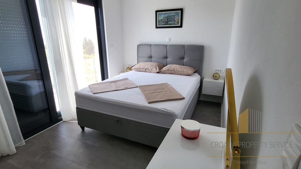 Elegante Villa mit Pool 50 m vom Strand in Privlaka entfernt!