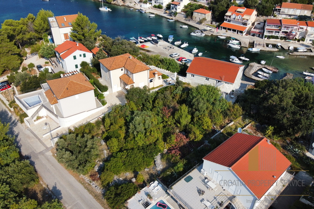 Izvanredno građevinsko zemljište 2. red do mora na otoku Korčuli!