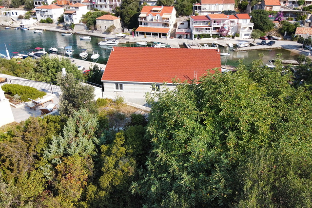 Превосходный строительный участок второй линии от моря на острове Корчула!