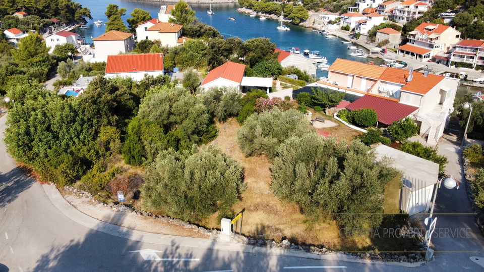 Building plot 60 m to the sea on the island of Korčula!