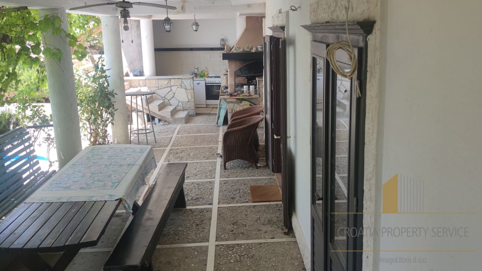 Edinstvena priložnost: hiša z razgledom na morje v okolici Splita!