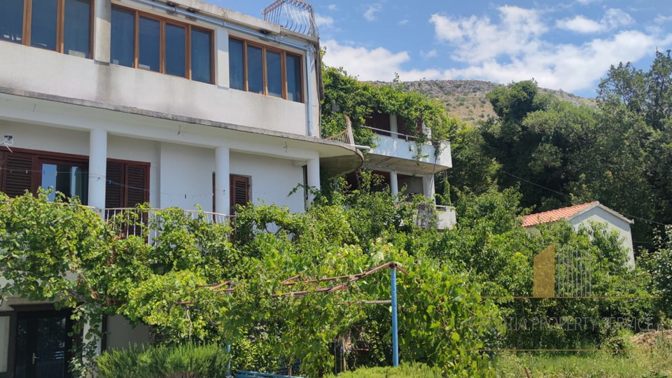 Edinstvena priložnost: hiša z razgledom na morje v okolici Splita!