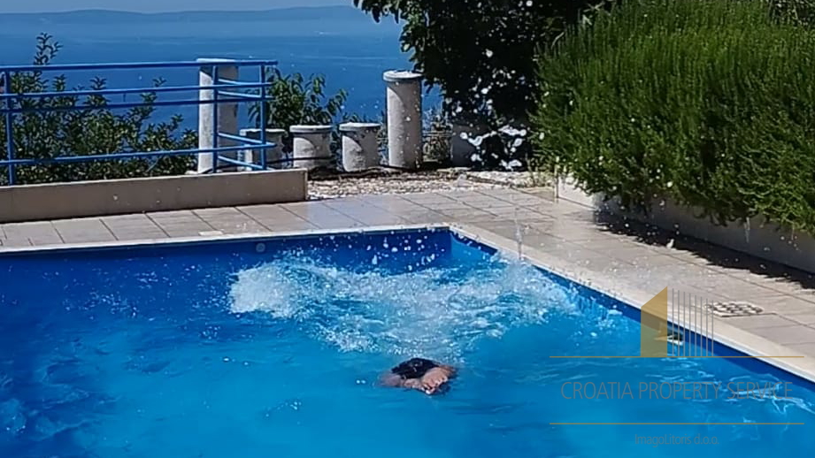 Edinstvena priložnost: hiša z razgledom na morje v okolici Splita!