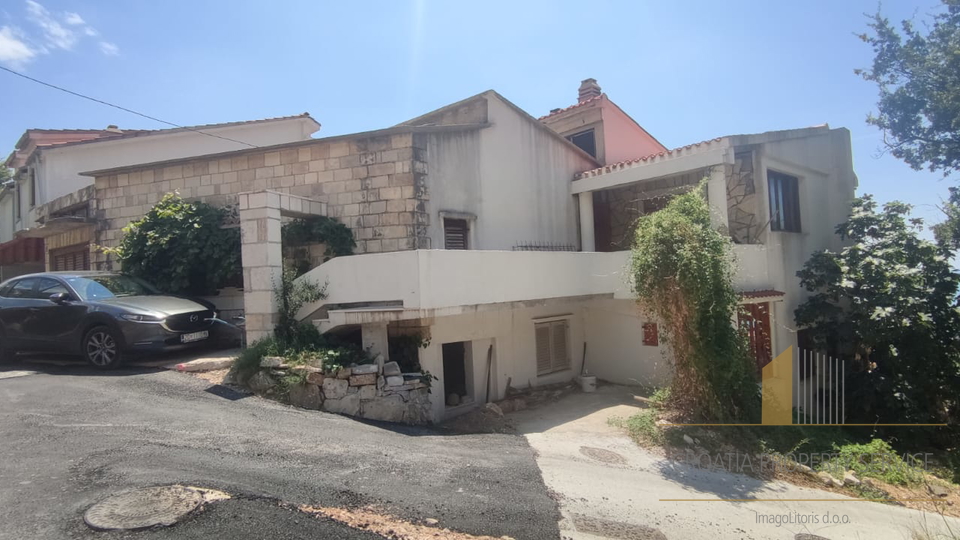 Edinstvena priložnost: hiša z razgledom na morje v okolici Splita!