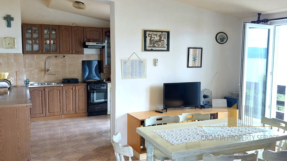 Semi-detached house with two apartments, two garages and a beautiful view of the sea - Omiš!