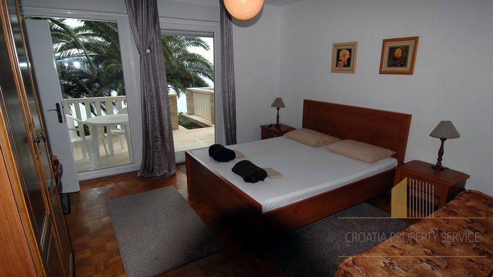 Extraordinary apartment villa by the beach near Omiš!
