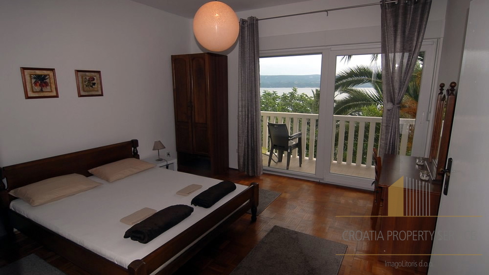 Extraordinary apartment villa by the beach near Omiš!