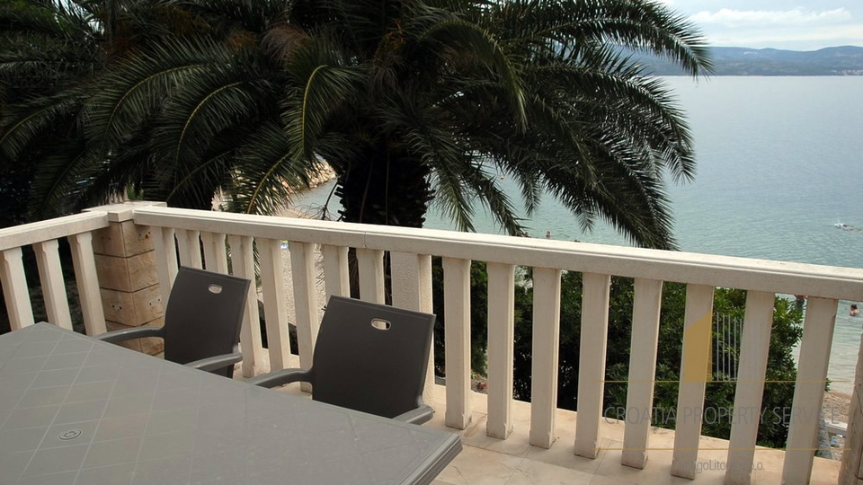 Extraordinary apartment villa by the beach near Omiš!