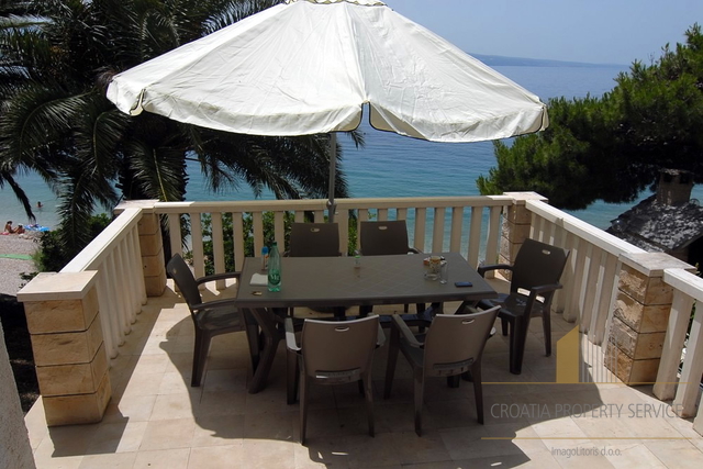 Außergewöhnliche Apartmentvilla am Strand in der Nähe von Omiš!