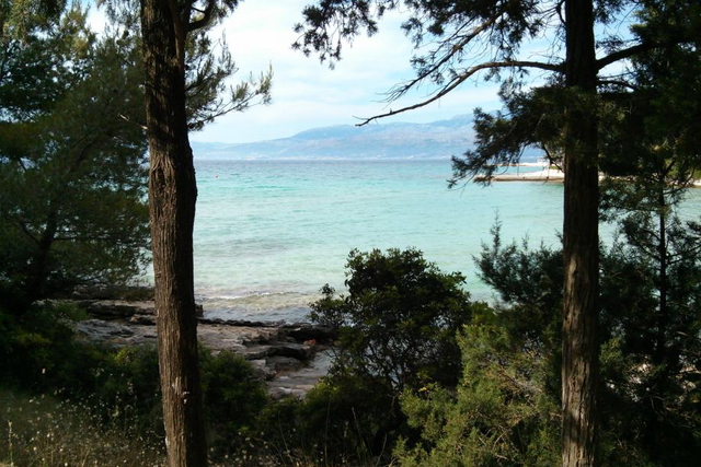 Terreno edificabile attraente a 70 m dal mare – Supetar!