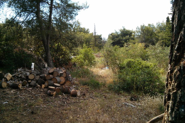 Атрактивный строительный участок в 70 м от моря – Супетар!