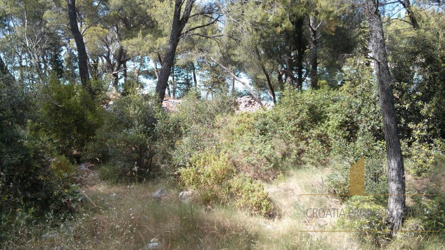 Attractive building plot 70 m from the sea - Supetar!