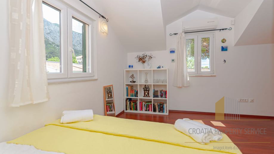 Šarmantna kuća u blizini gradske pješčane plaže – Omiš!