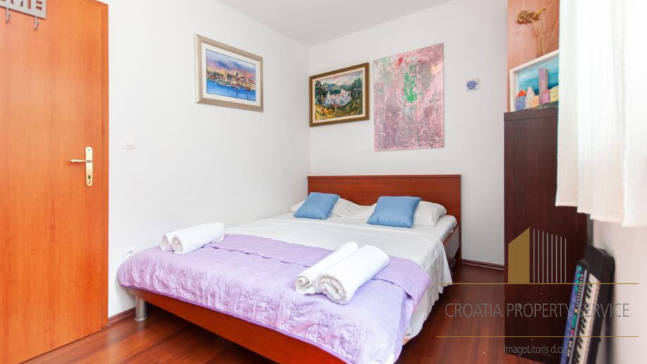 Šarmantna kuća u blizini gradske pješčane plaže – Omiš!