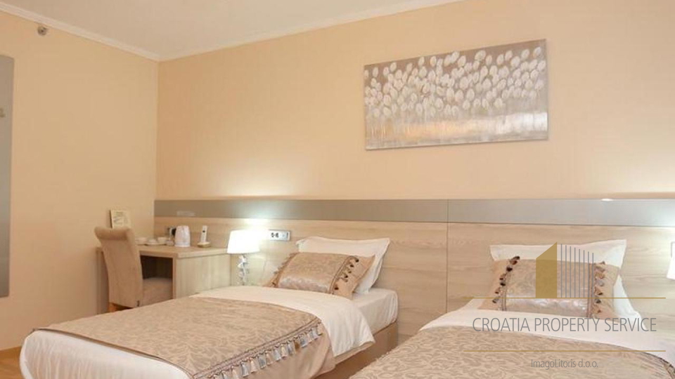 An exceptional 3*** hotel only 100 meters from the beach in Kaštela!