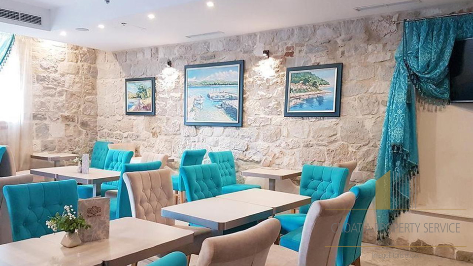 An exceptional 3*** hotel only 100 meters from the beach in Kaštela!