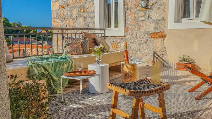 Beautiful rustic villa with pool on the island of Hvar!