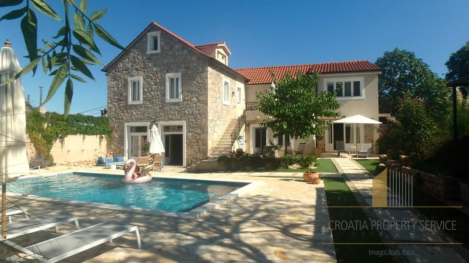 Beautiful rustic villa with pool on the island of Hvar!