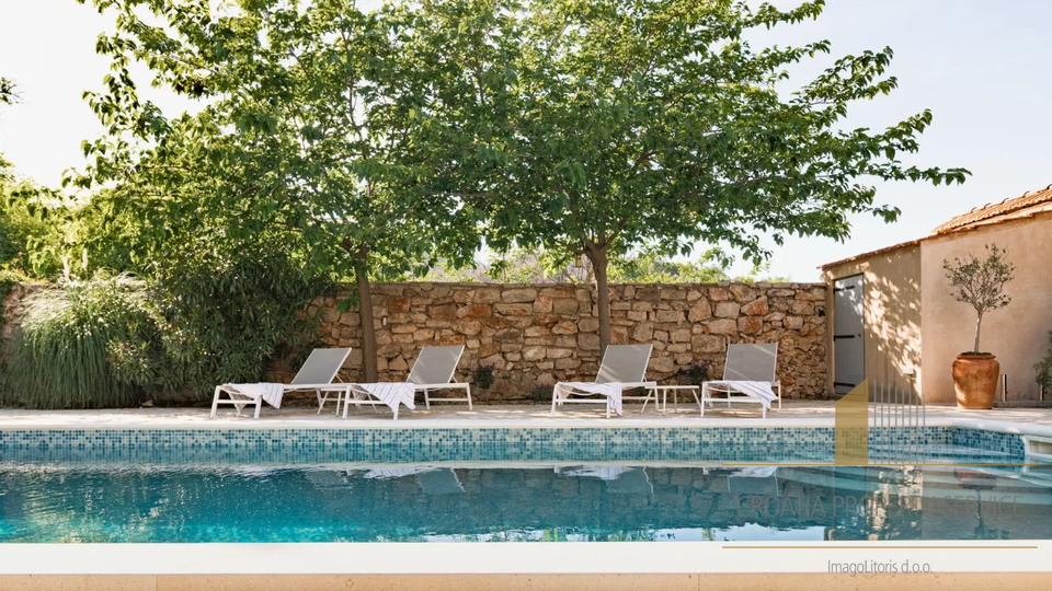 Beautiful rustic villa with pool on the island of Hvar!