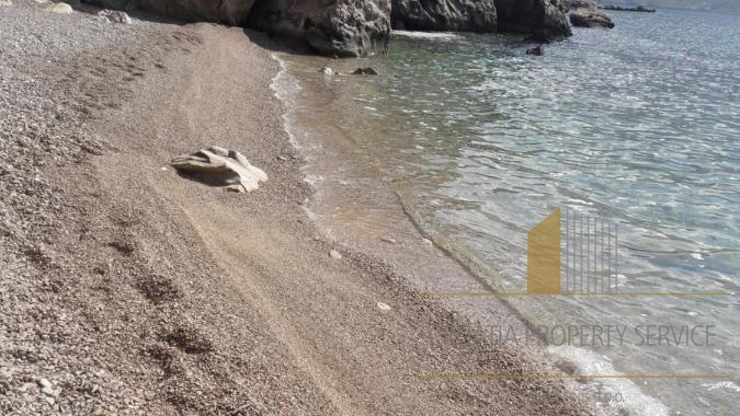 Bellissima casa con piscina in prima fila sulla spiaggia nella riviera di Omiš!