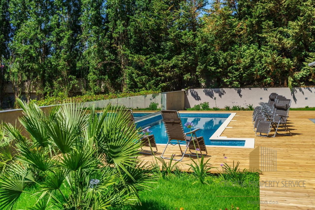 Luxury hotel with a swimming pool and established business – Split!