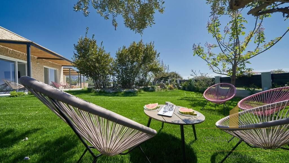 Villa di lusso al piano terra con splendida vista mare a Kaštela!