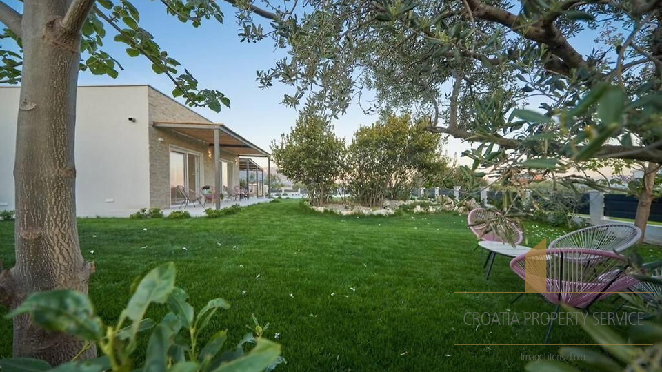 Villa di lusso al piano terra con splendida vista mare a Kaštela!