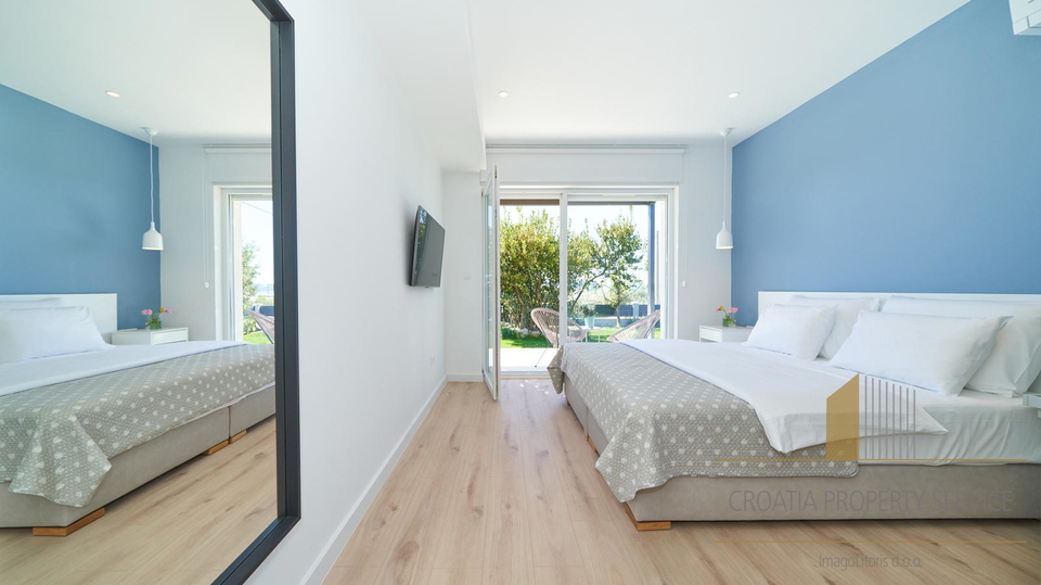 Villa di lusso al piano terra con splendida vista mare a Kaštela!