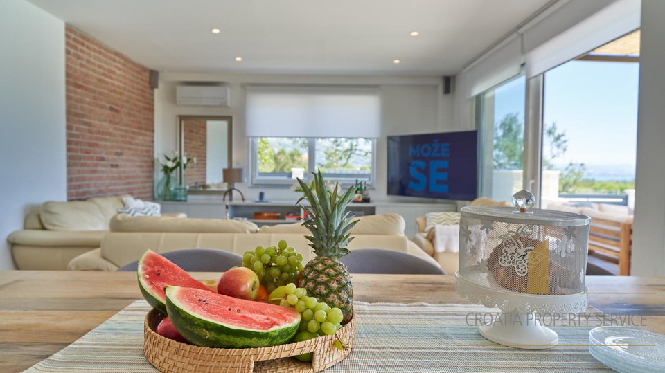 Villa di lusso al piano terra con splendida vista mare a Kaštela!