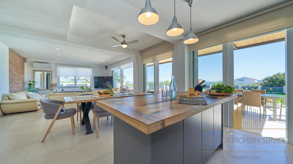 Villa di lusso al piano terra con splendida vista mare a Kaštela!
