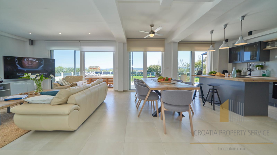 Villa di lusso al piano terra con splendida vista mare a Kaštela!