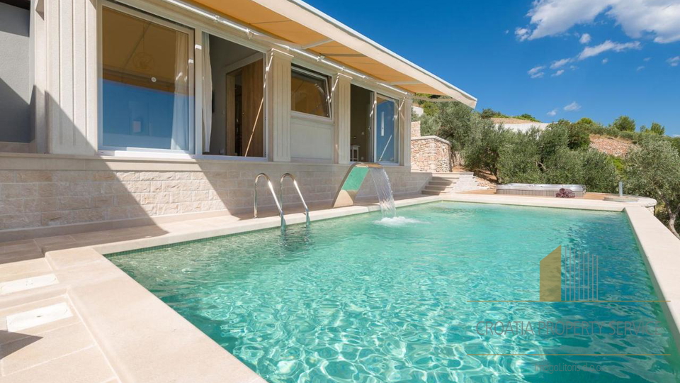 Exclusive villa just 100 meters from the beach in Bol, island of Brač!