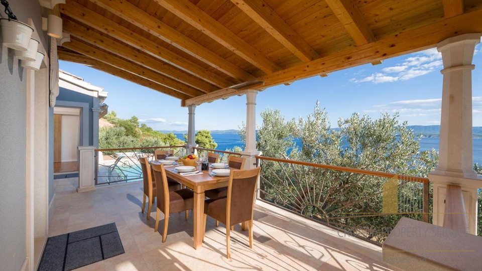 Exclusive villa just 100 meters from the beach in Bol, island of Brač!