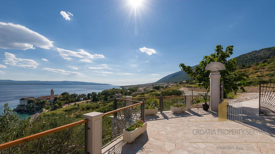 Exclusive villa just 100 meters from the beach in Bol, island of Brač!