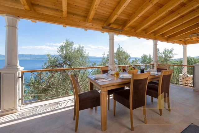 Villa esclusiva a soli 100 metri dalla spiaggia a Bol, isola di Brač!