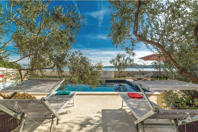 Exclusive sale! A beautiful villa with a pool, first row to the beach in Seget Donji!