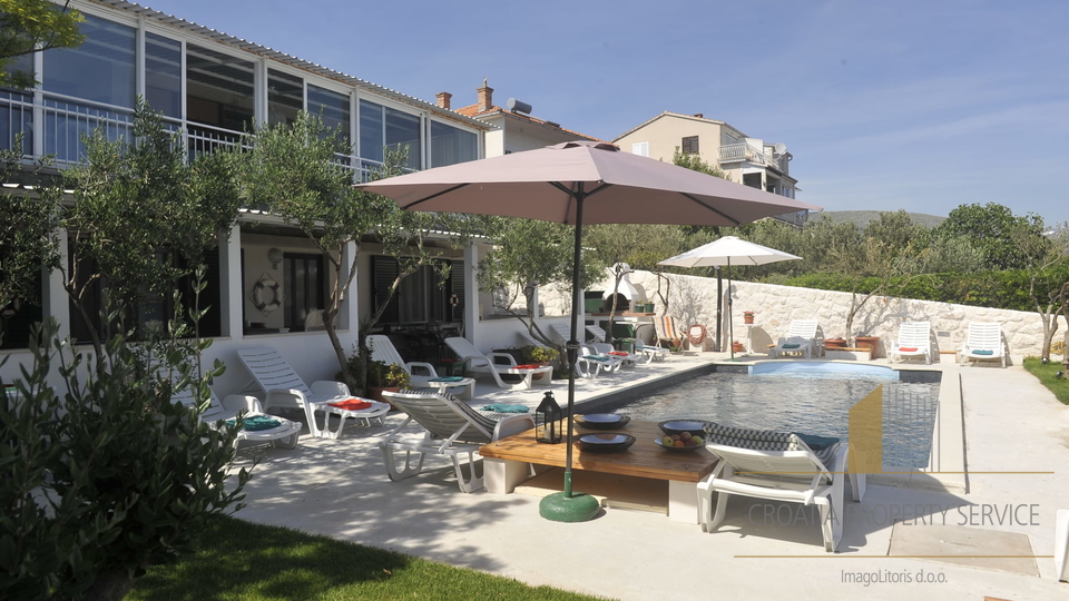 Exclusive sale! A beautiful villa with a pool, first row to the beach in Seget Donji!