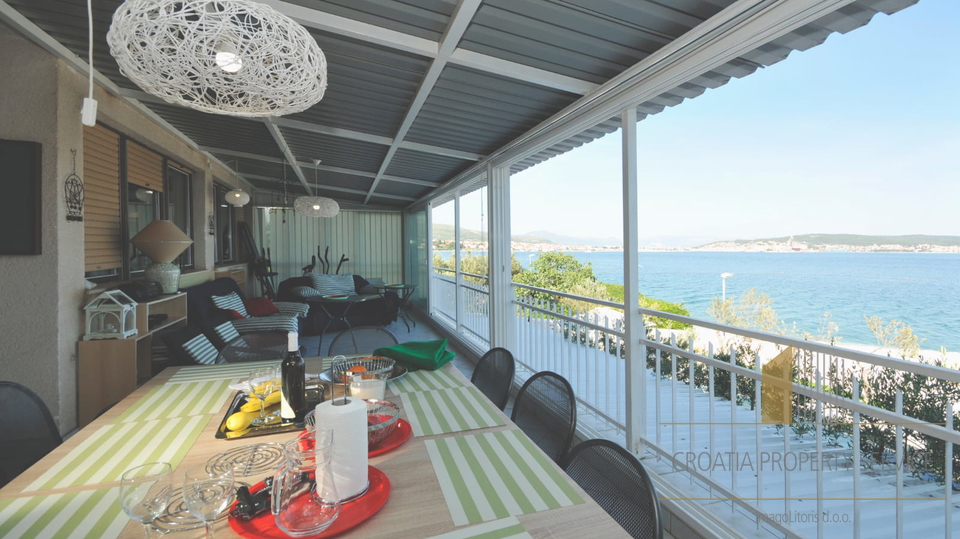 Exclusive sale! A beautiful villa with a pool, first row to the beach in Seget Donji!