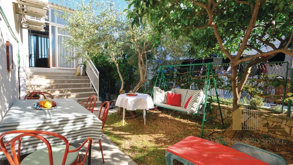 Exclusive sale! A beautiful villa with a pool, first row to the beach in Seget Donji!