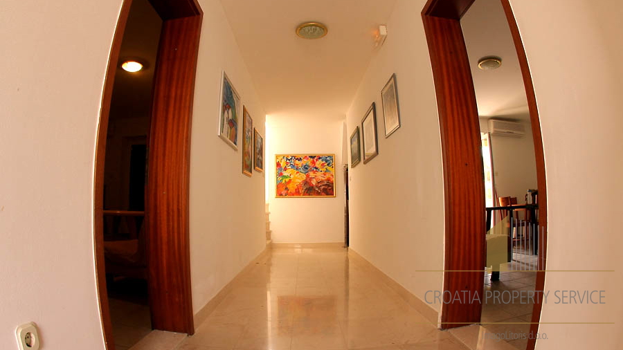 Beautiful apartment house 100 m from the sea on the island of Hvar!