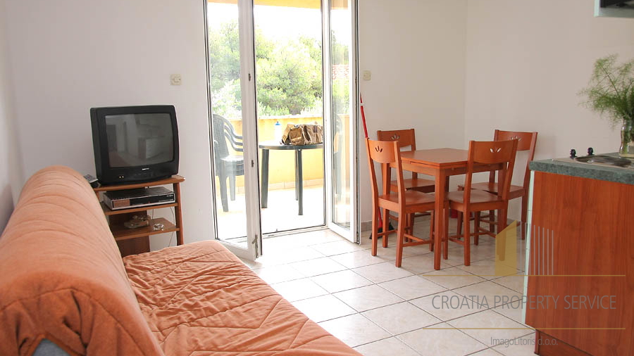 Beautiful apartment house 100 m from the sea on the island of Hvar!