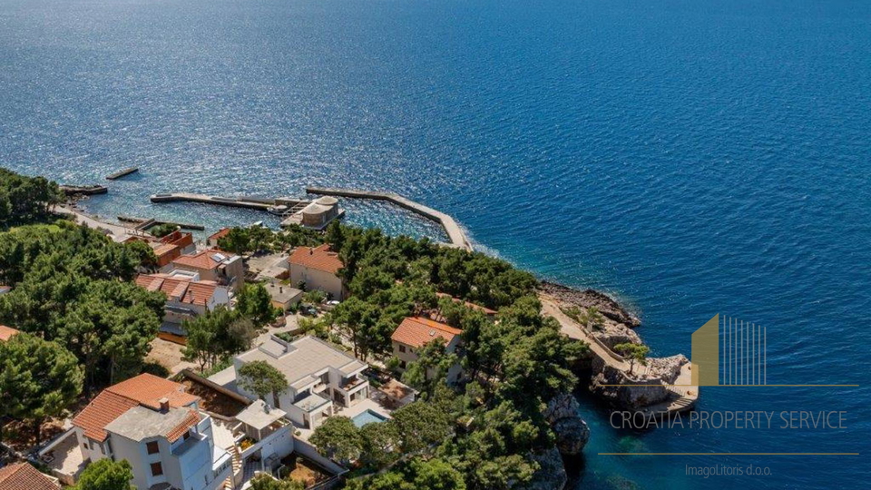 Neue Luxusvilla in erster Reihe am Meer auf der Insel Hvar!