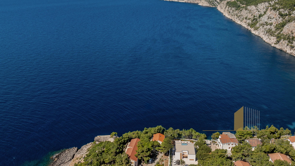 Neue Luxusvilla in erster Reihe am Meer auf der Insel Hvar!