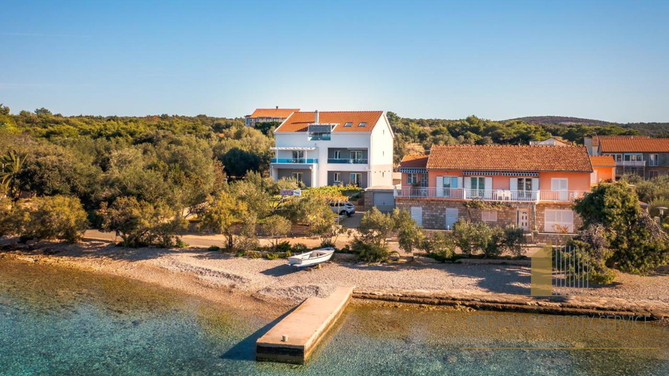 Wunderschönes Apartmenthaus in außergewöhnlicher Lage, erste Reihe am Meer!