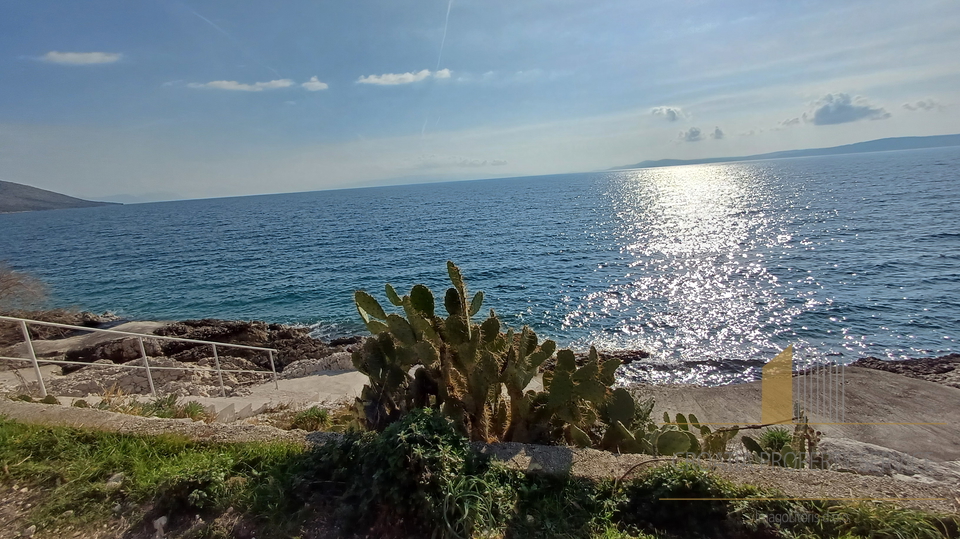 Modern penthouse with a terrace, 150 m from the sea on the island of Čiovo!
