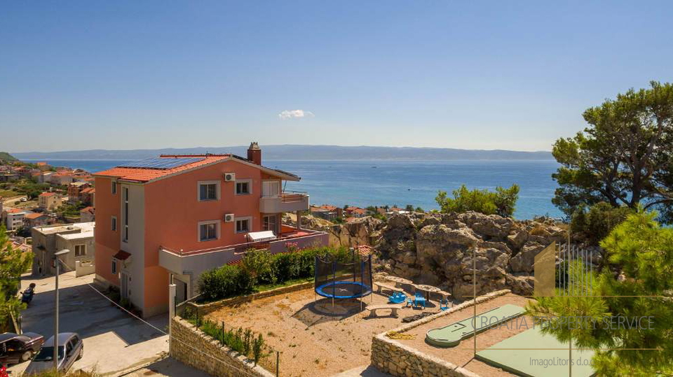 Luxurious villa with a swimming pool and sea view in the vicinity of Split!