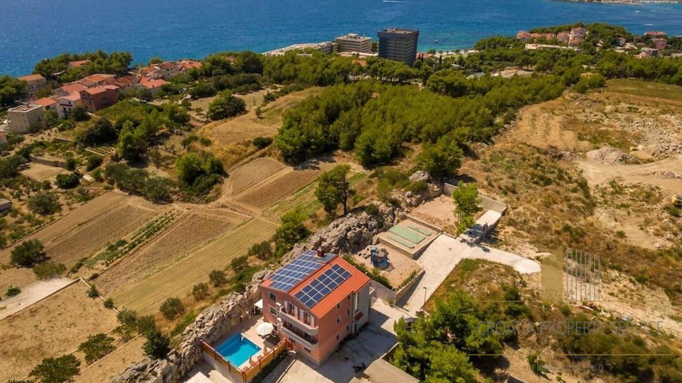 Luxurious villa with a swimming pool and sea view in the vicinity of Split!