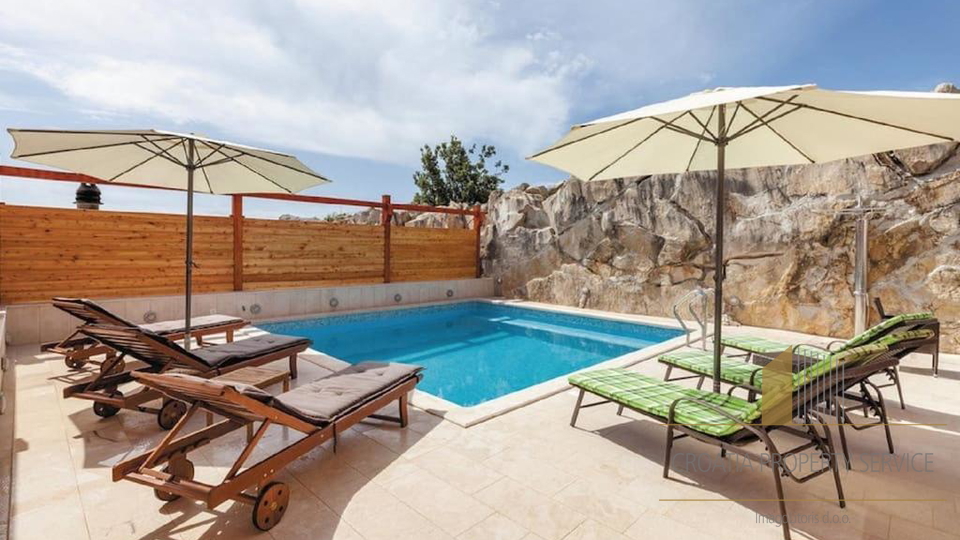Luxurious villa with a swimming pool and sea view in the vicinity of Split!